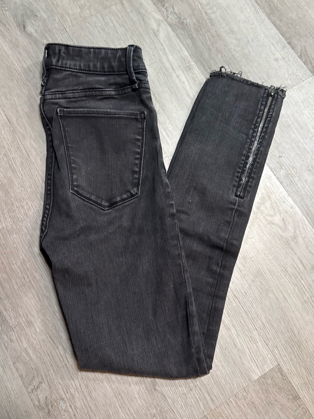 •ABERCROMBIE & FITCH• HIGH RISE SUPER SKINNY ANKLE JEANS